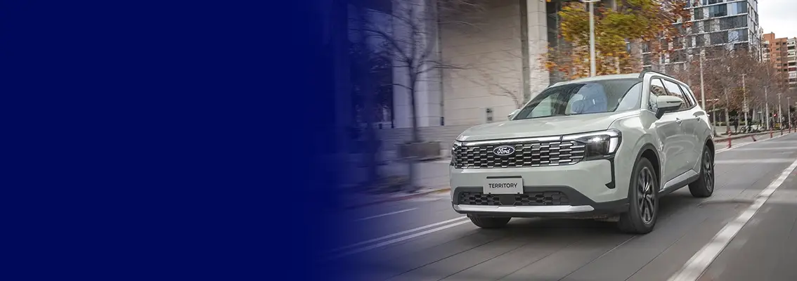 Dos Raptor estacionadas una al lado de otra en la arena